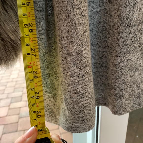 Super fun grey sweater with faux fur cuffs! Light and comfy! 18/20 Lane Bryant - Picture 8 of 12